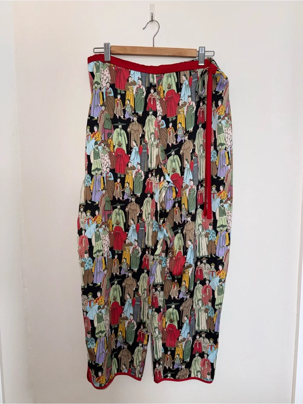 Natori Multicolor Figurine-Print Pajama Set with Red Trim - Picture 3 of 10